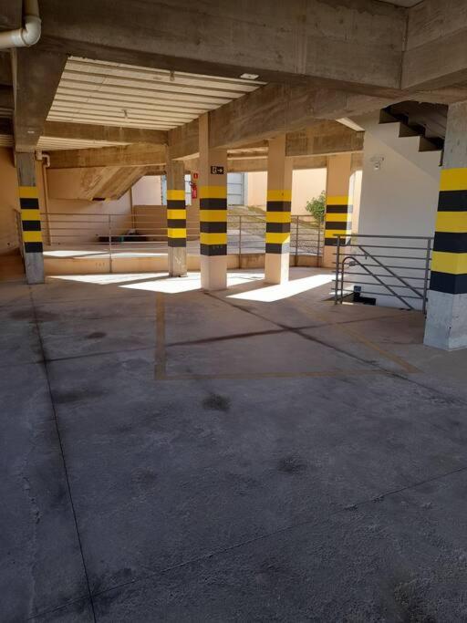 Apto novo, funcional, com vista para a serra