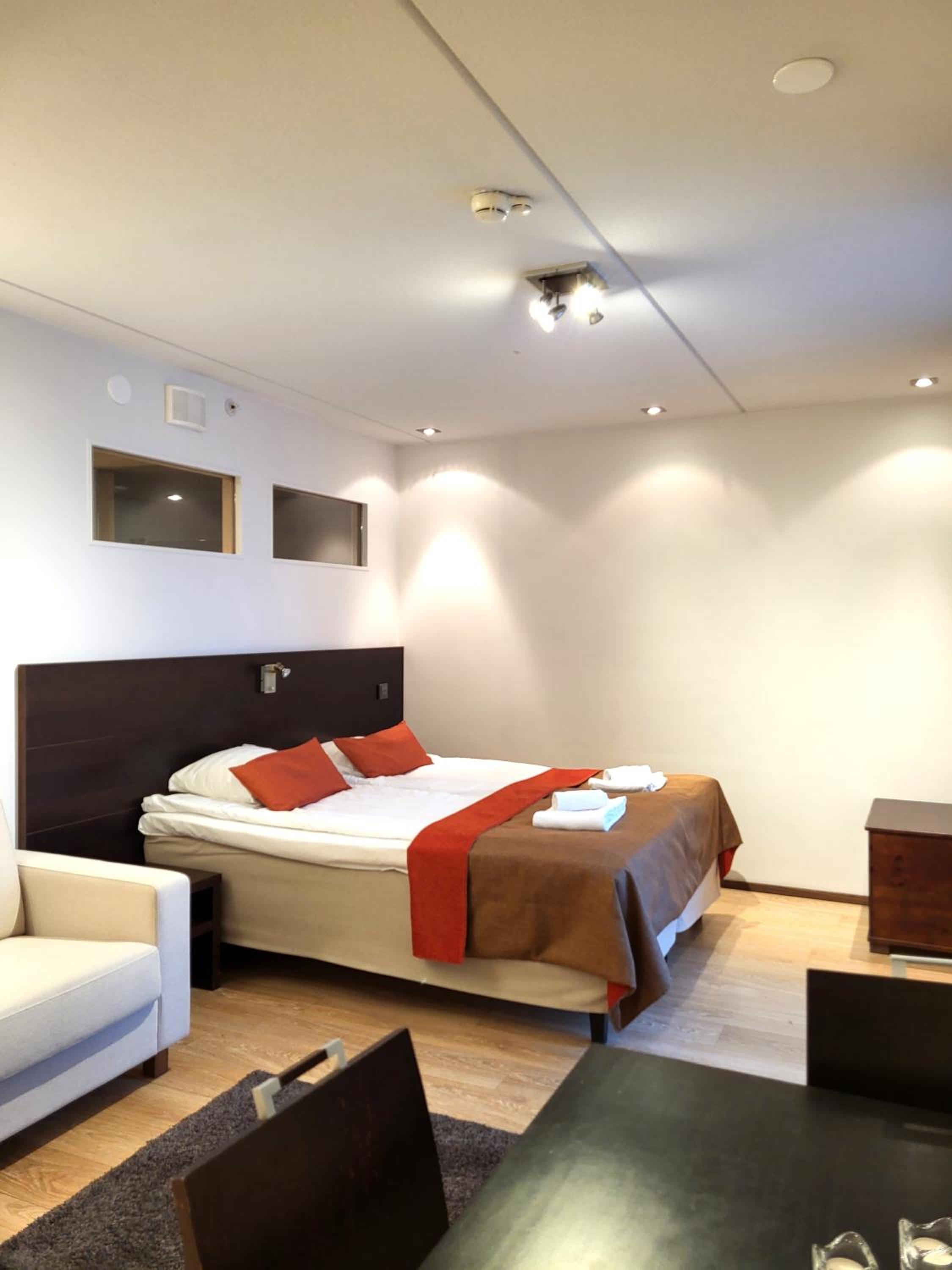 Levi Suites Levi Gold