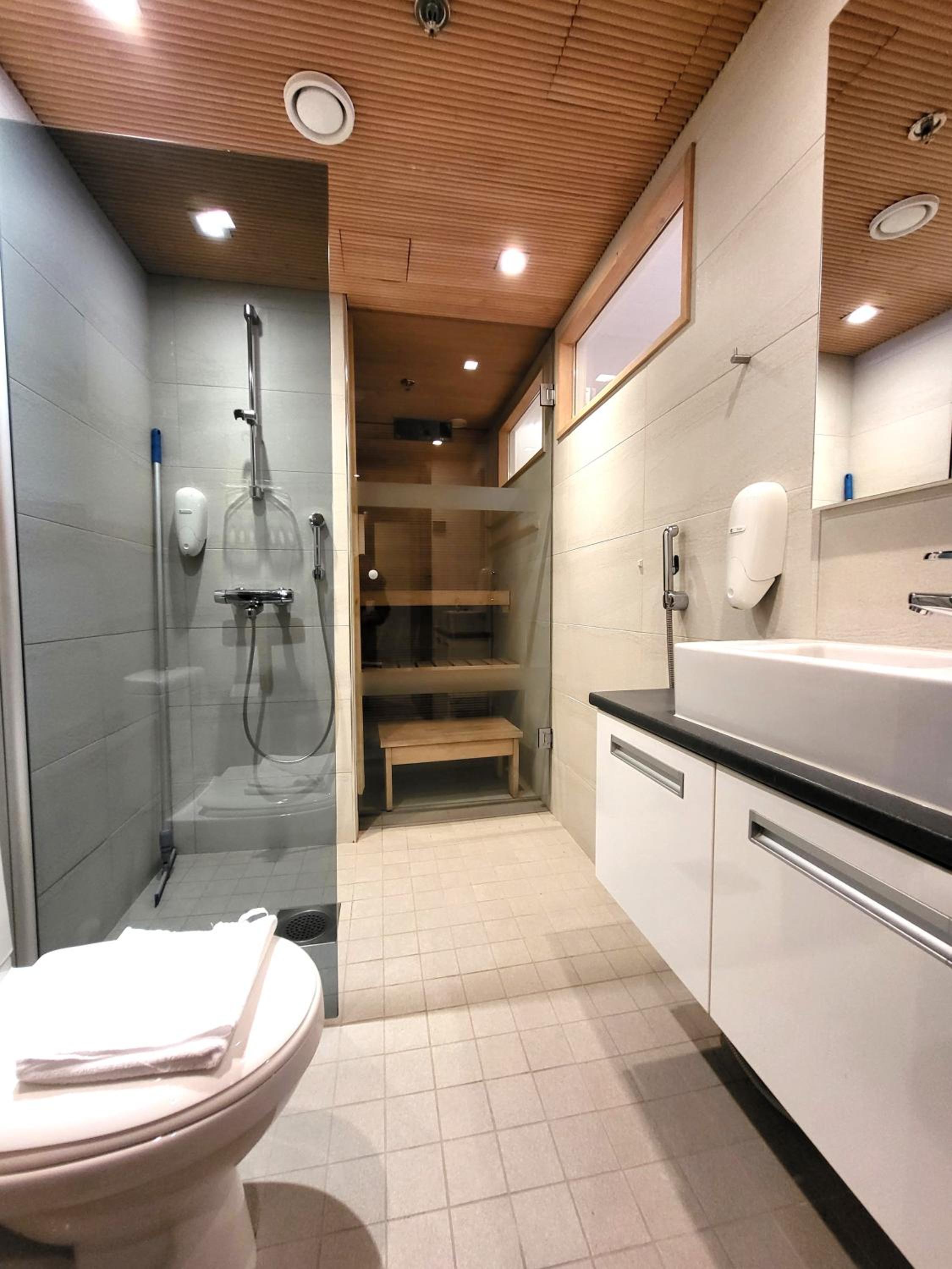 Levi Suites Levi Gold