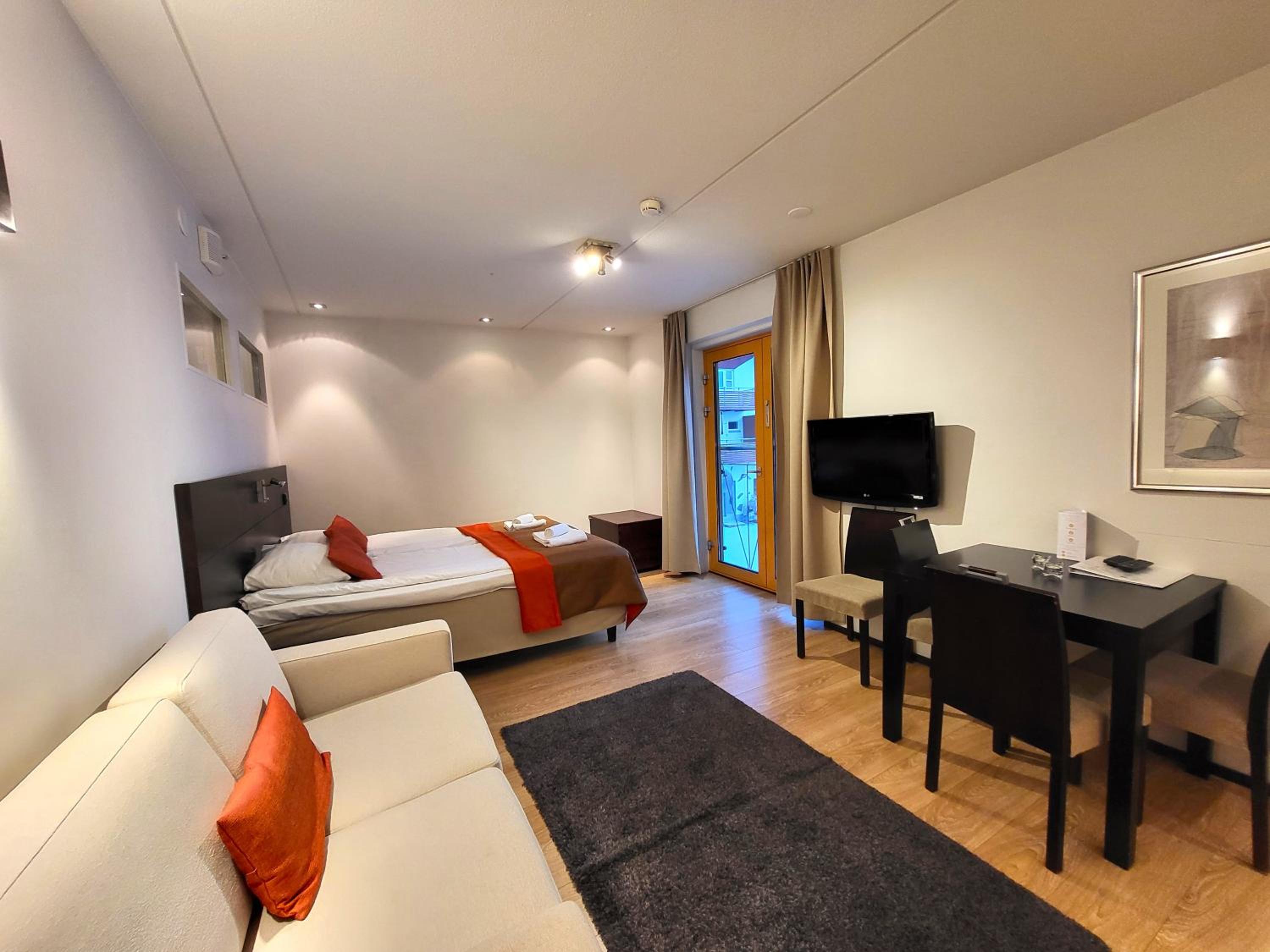 Levi Suites Levi Gold