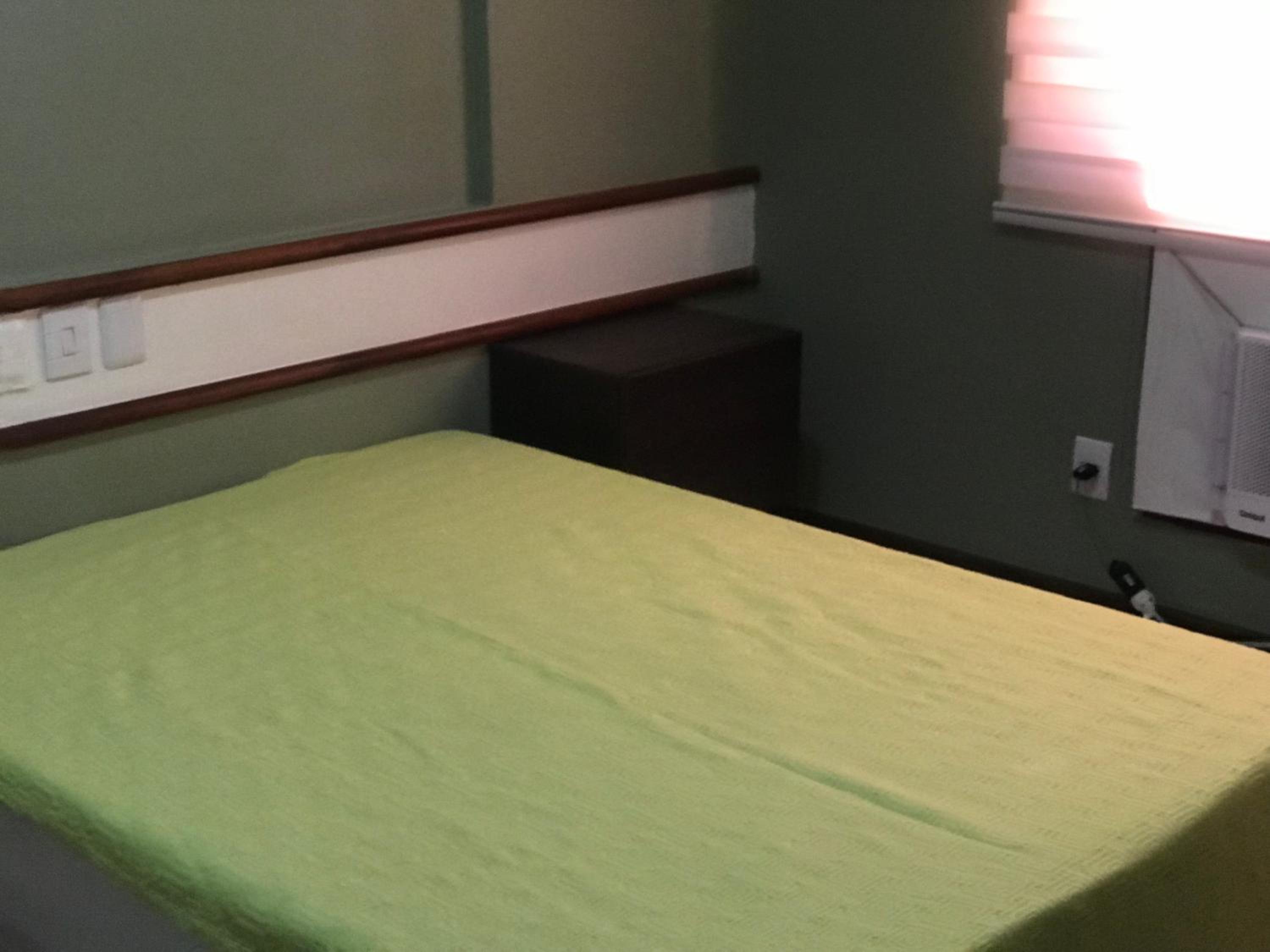 Amplo Quarto e sala decorado