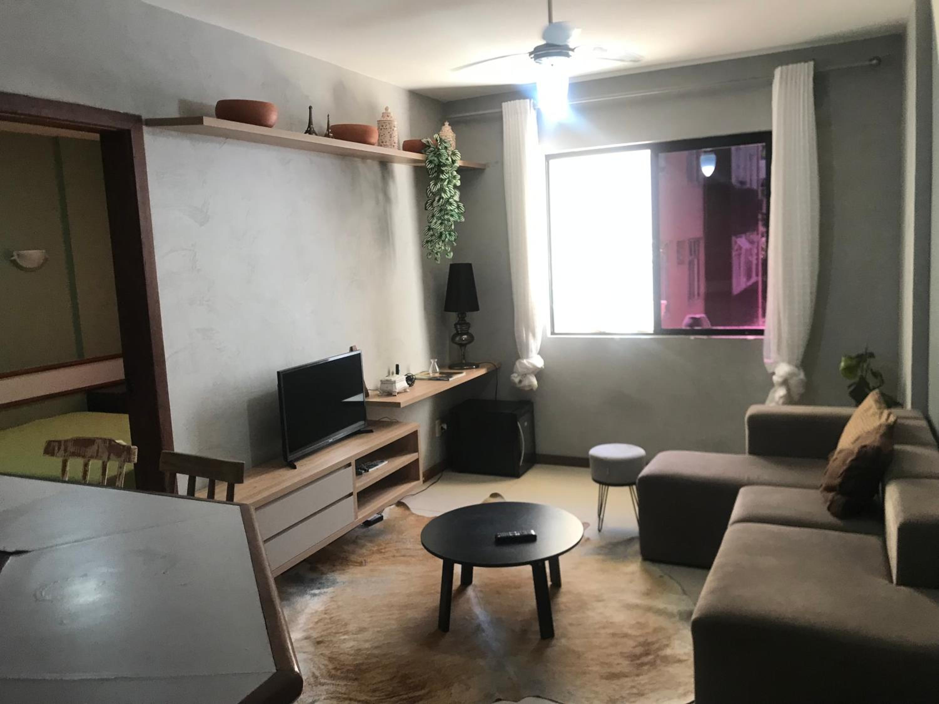 Amplo Quarto e sala decorado