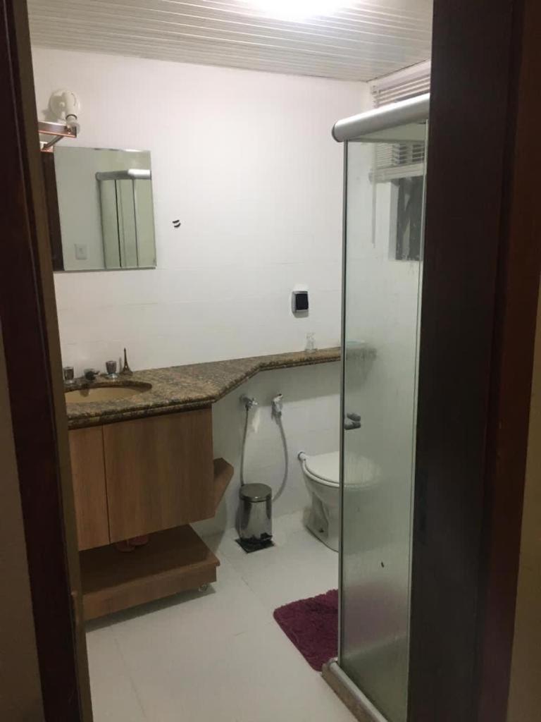Amplo Quarto e sala decorado