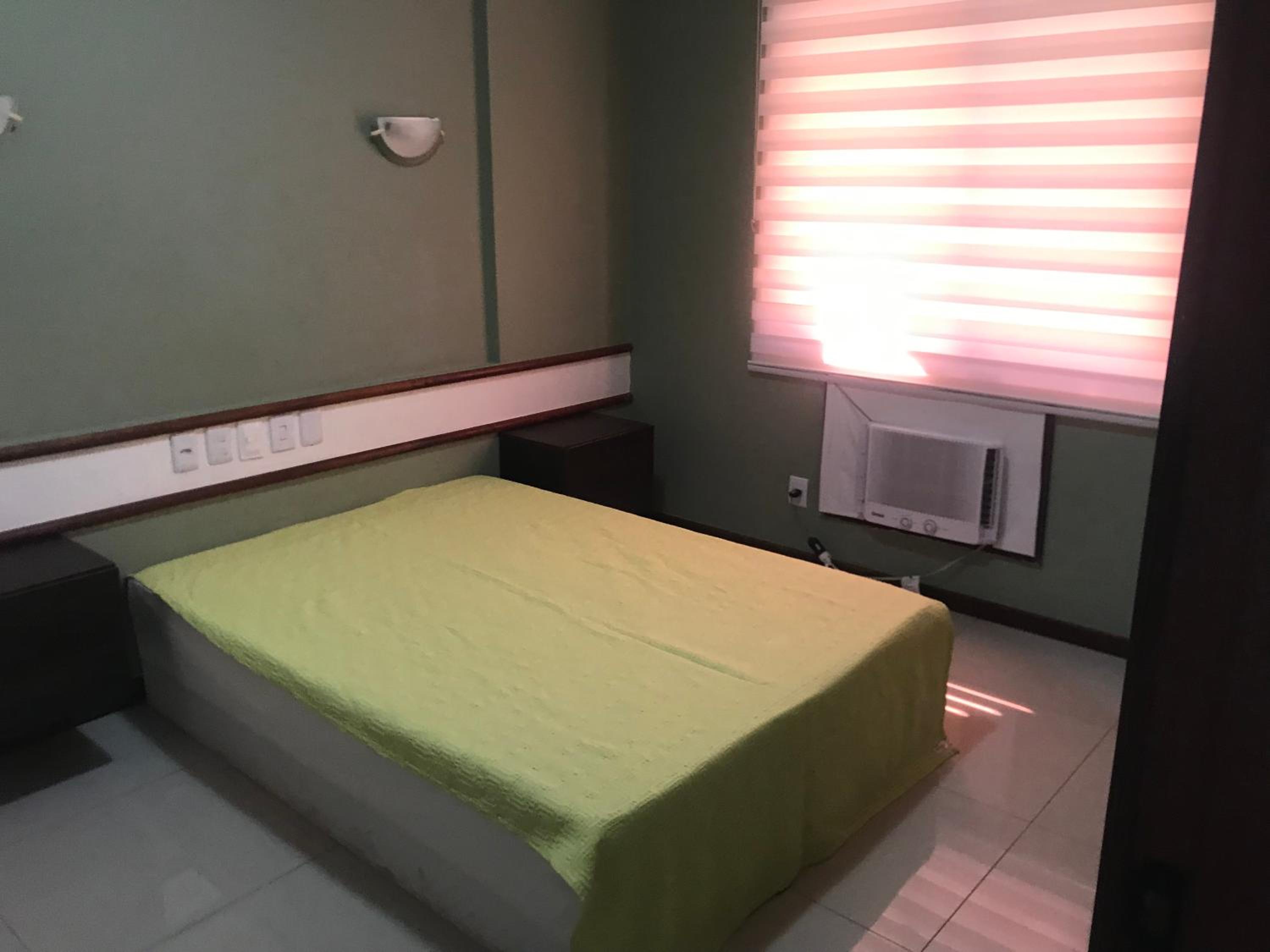 Amplo Quarto e sala decorado