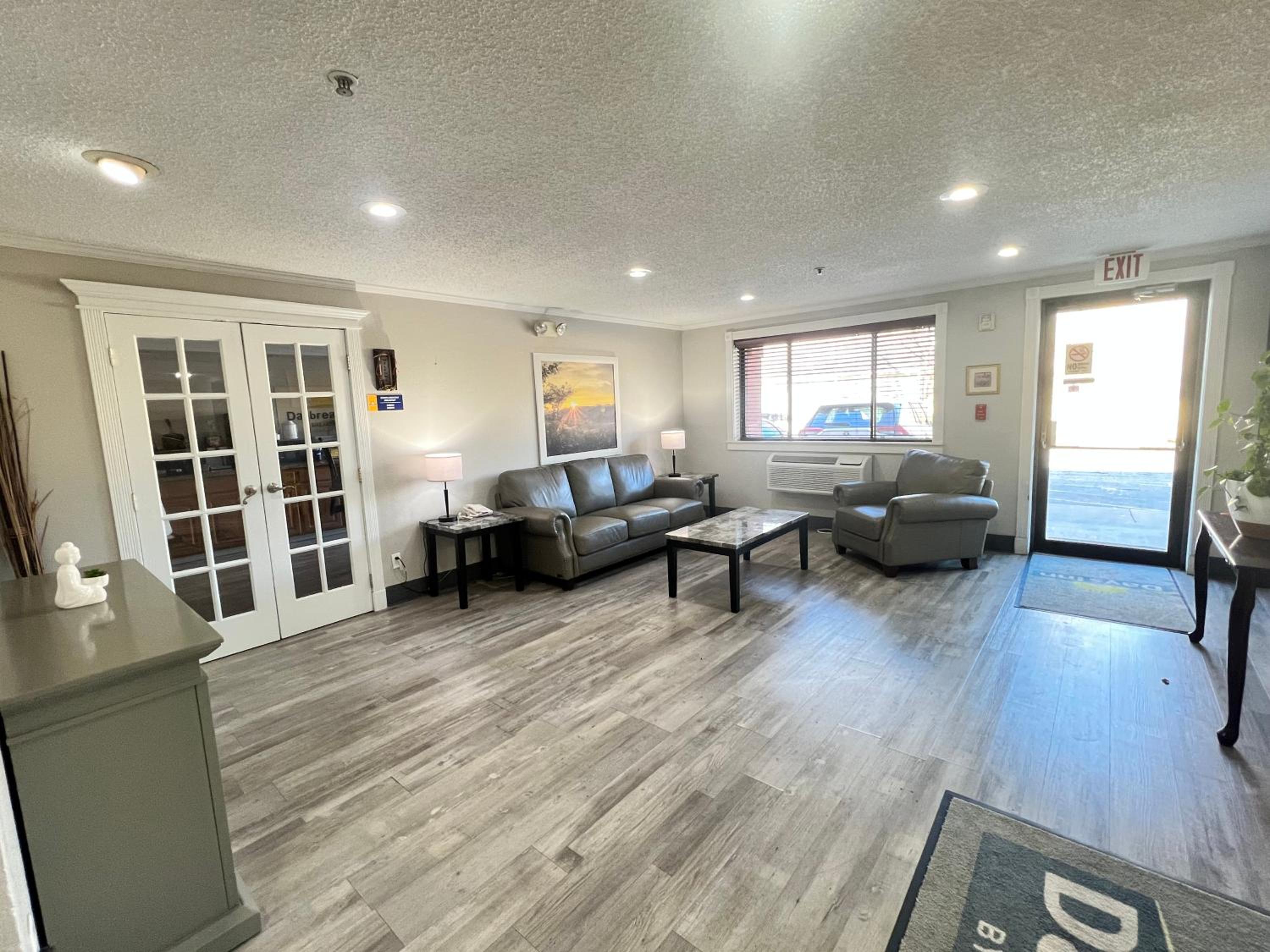 Antelope Inn  Suites - Property Image 3