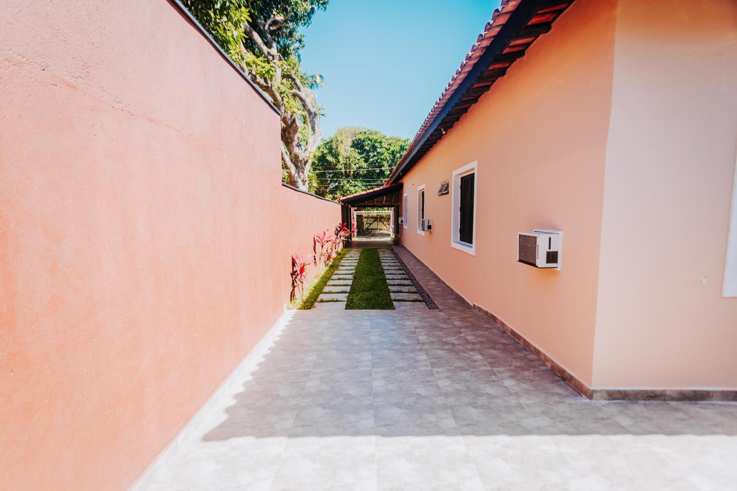 Casa c/ Piscina e Área Gourmet Perto da Praia
