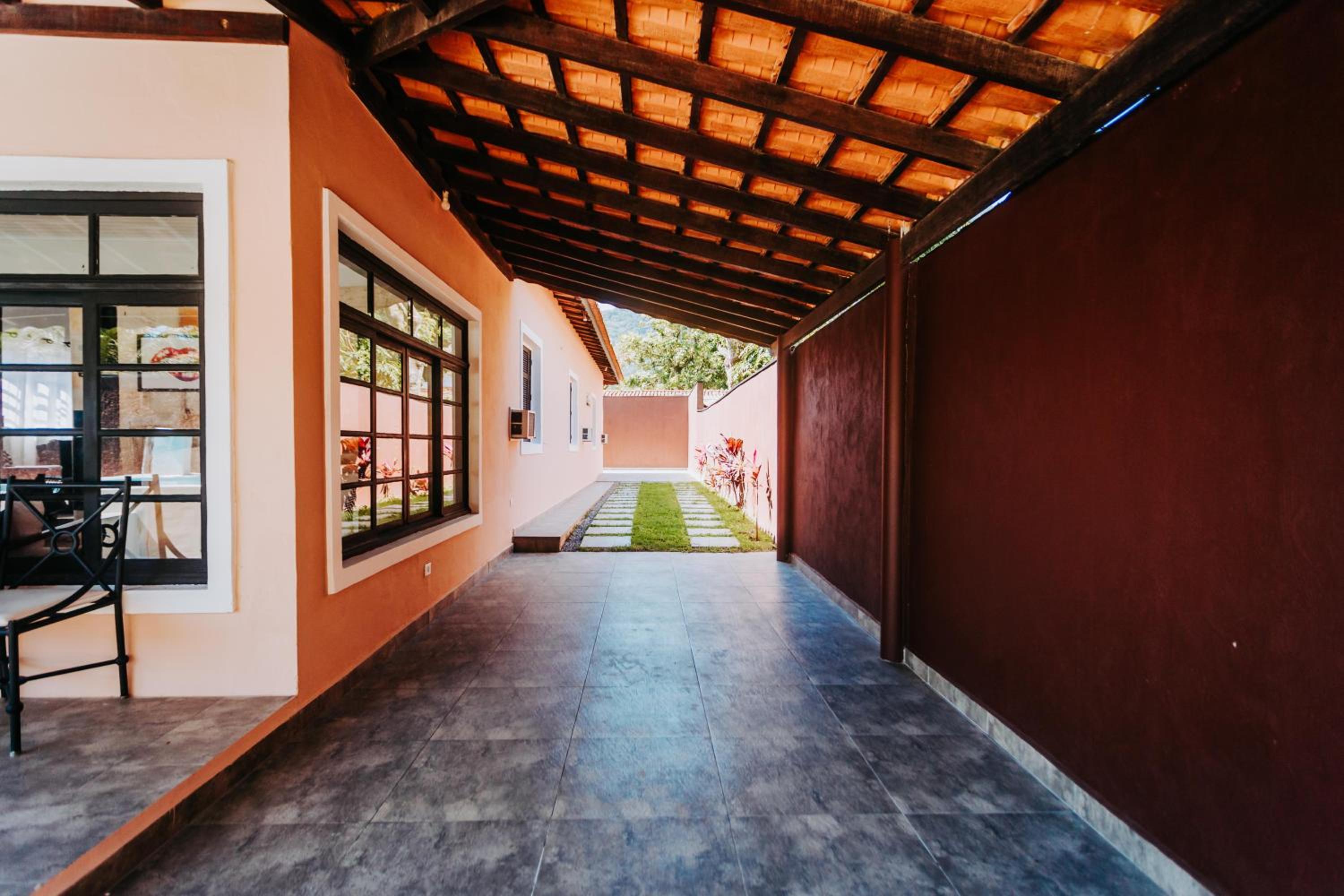 Casa c/ Piscina e Área Gourmet Perto da Praia