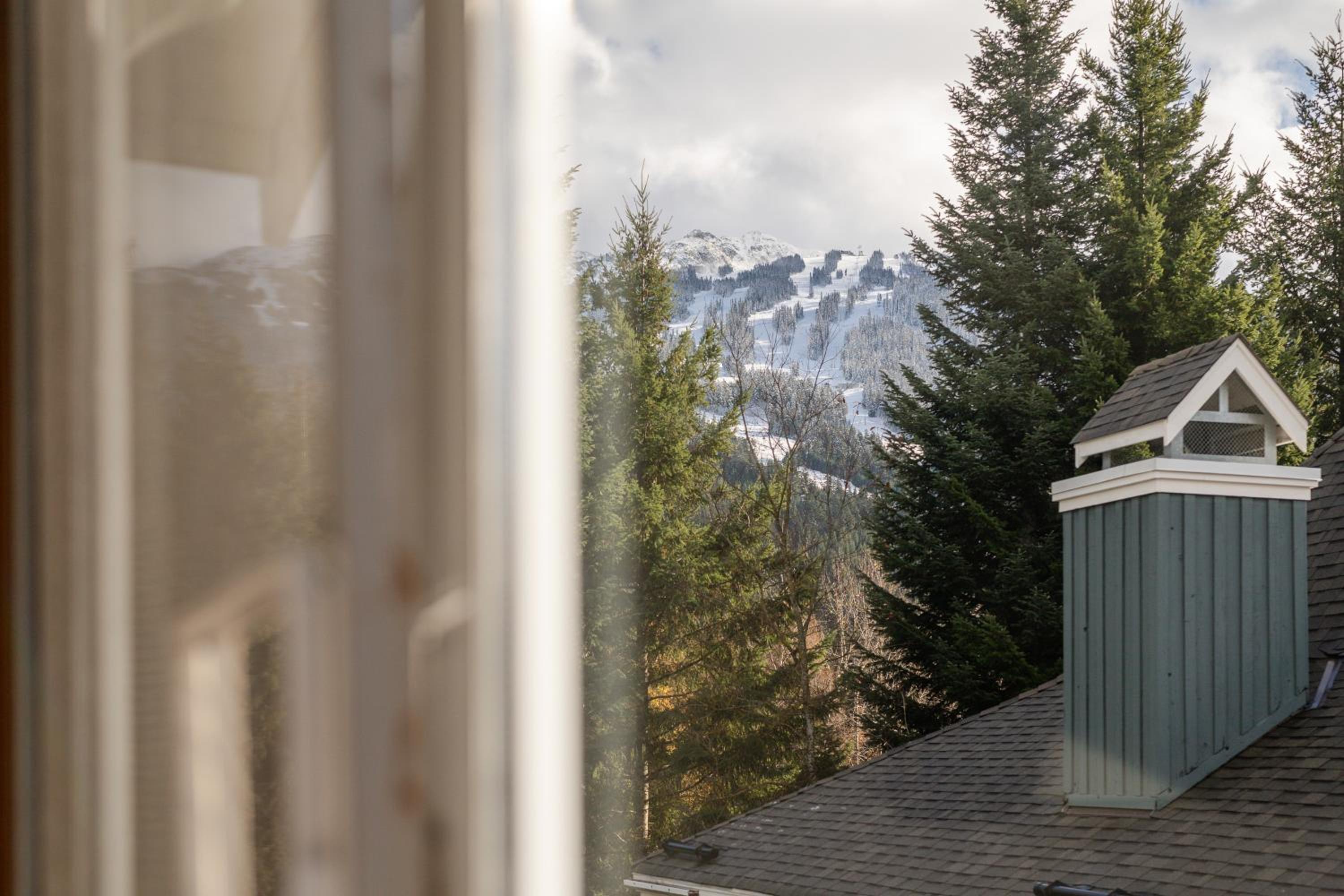 2BR in Granite Court, Village Location, King Bed, Private Balcony, Parking, Fireplace