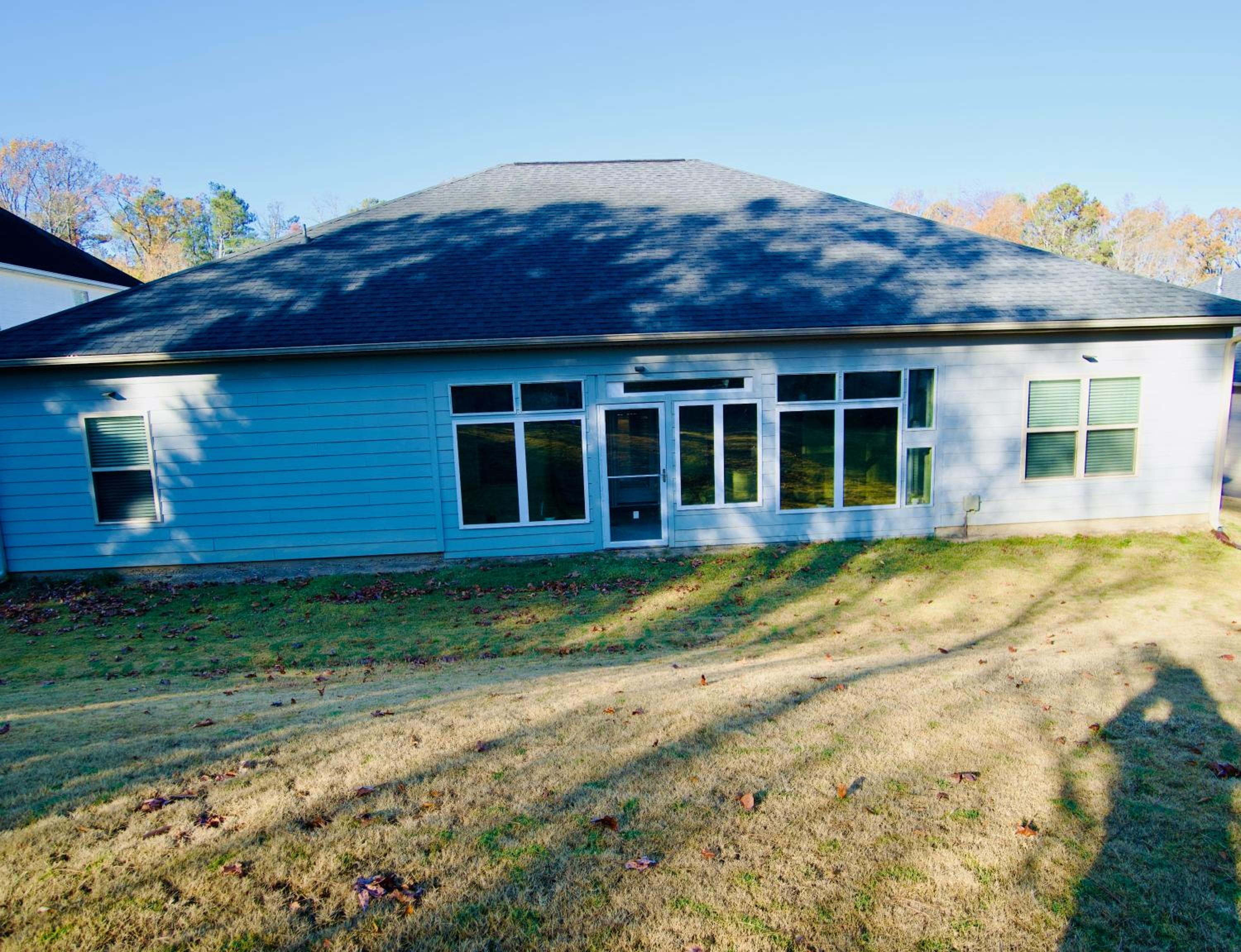 King bed/3 CAR Garage/Ranch Home view 3
