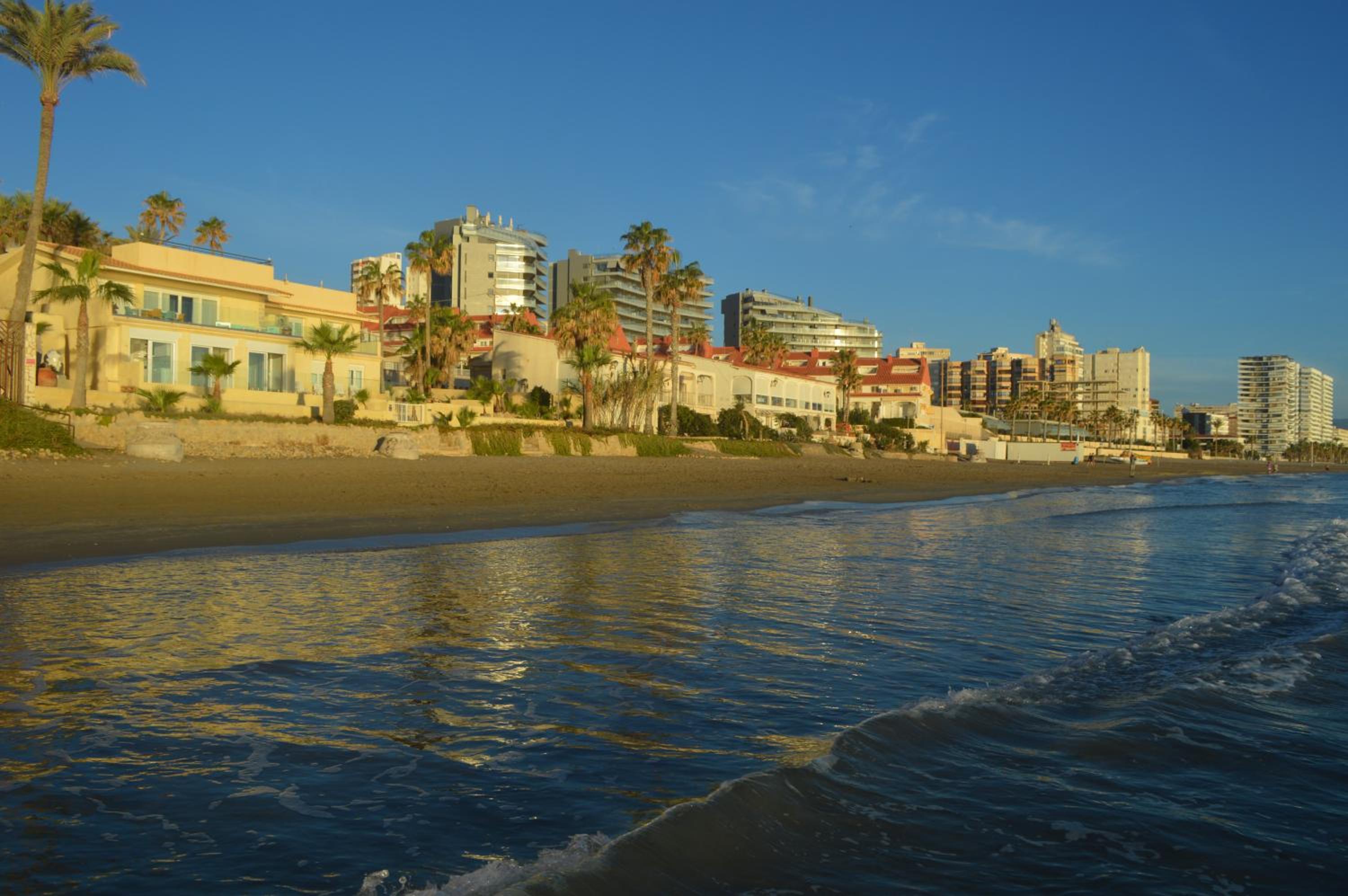 Espectacular Suite Privada a pie de playa y mar en CHALET ROQUETES