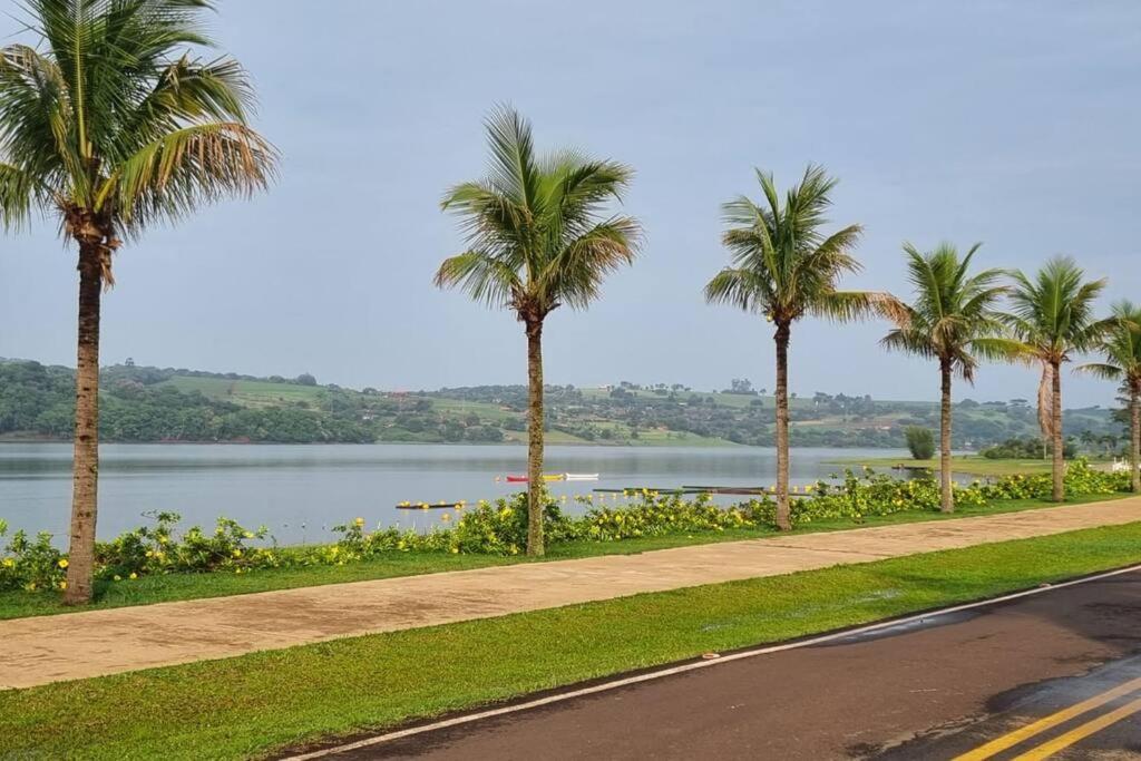 Riviera de Santa Cristina III, piscina e represa, tijolinho vermelho