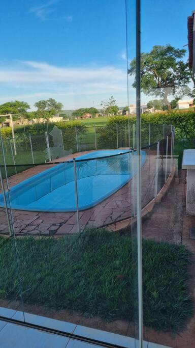 Riviera de Santa Cristina III, piscina e represa, tijolinho vermelho