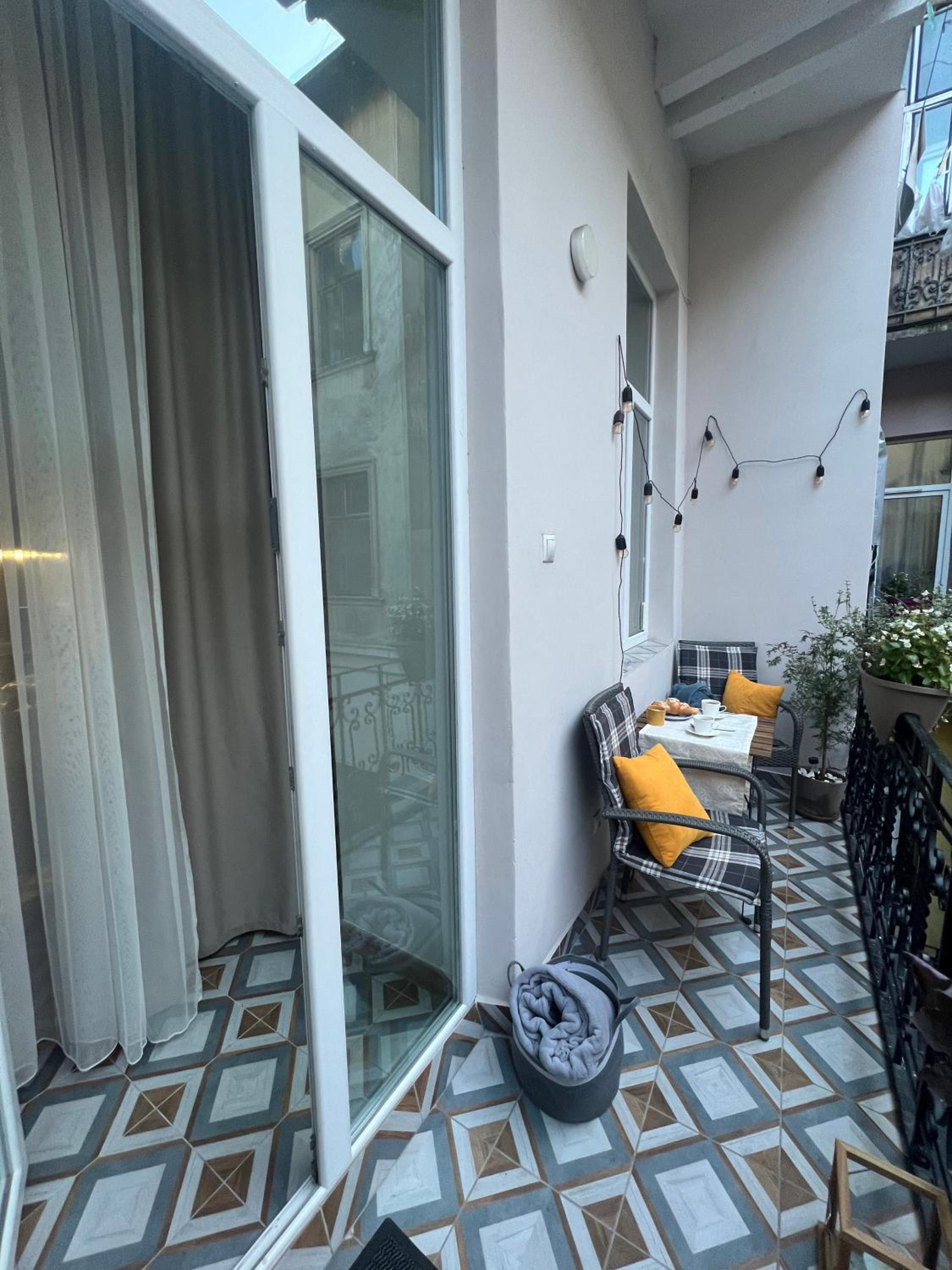Fiesta Apartment on Franka 2BR-6P view 5