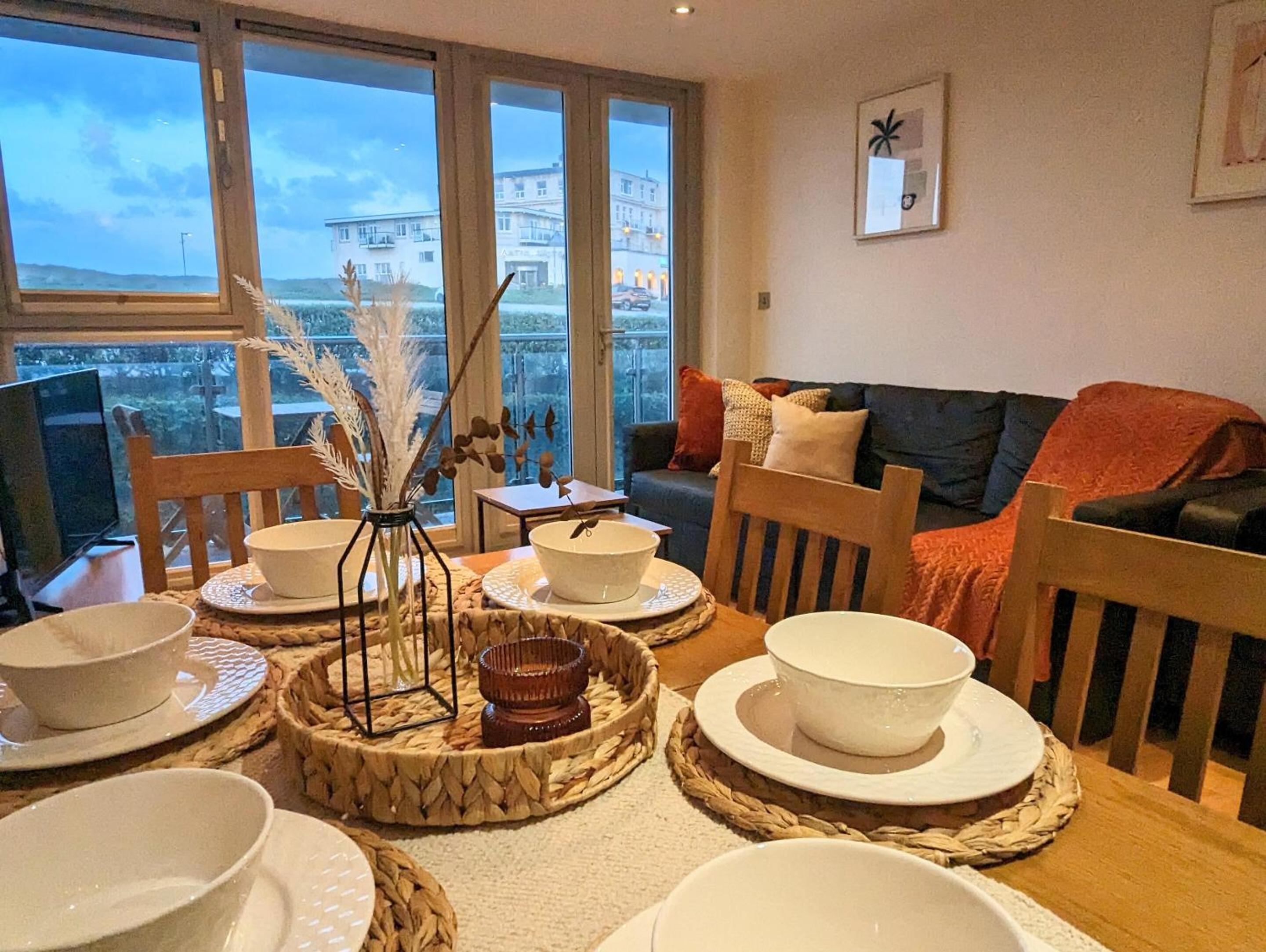 Apartment 100m from Fistral Beach- Underground Parking-Surf Shower & Locker- Sleeps 6