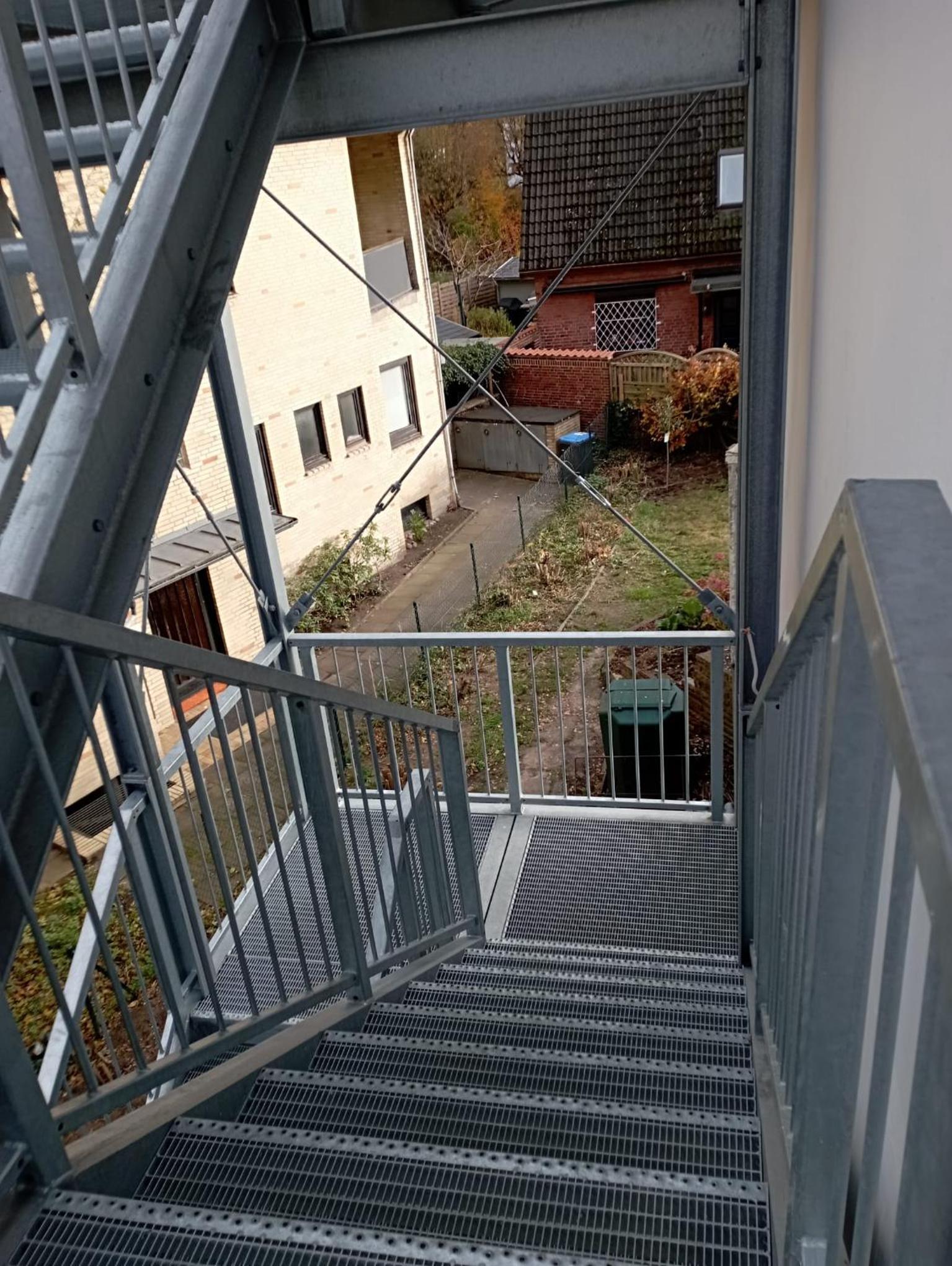 Peaceful Apartment-3 Zi, Loggia & Garden in Blankenese