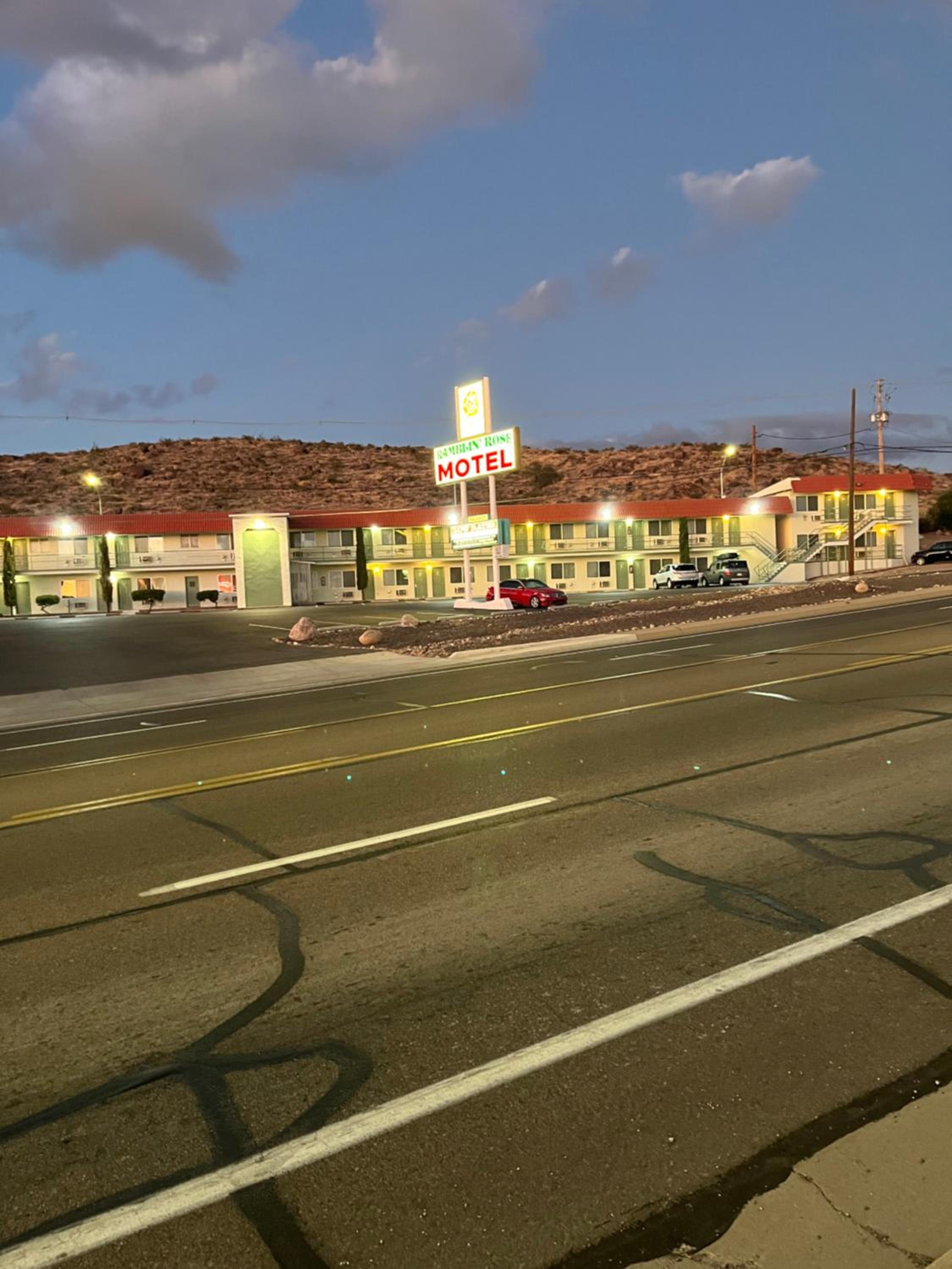 Kingman Vacations - Ramblin Rose Motel - Property Image 8