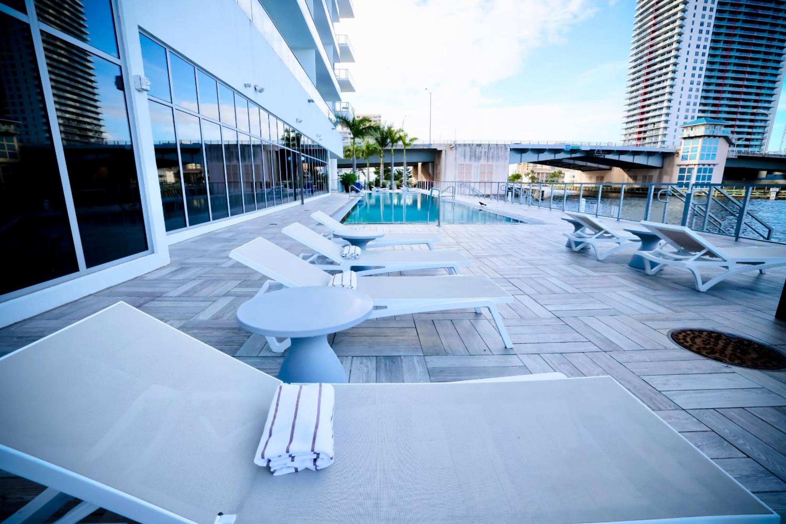 Breathtaking 35th Floor 1 BDR in Hyde Beach House view 5