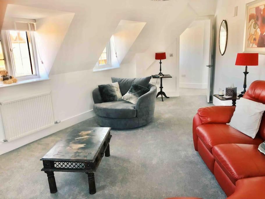 CC - Central Location Top Floor 2 Bed Deluxe Modern Apartment view 4