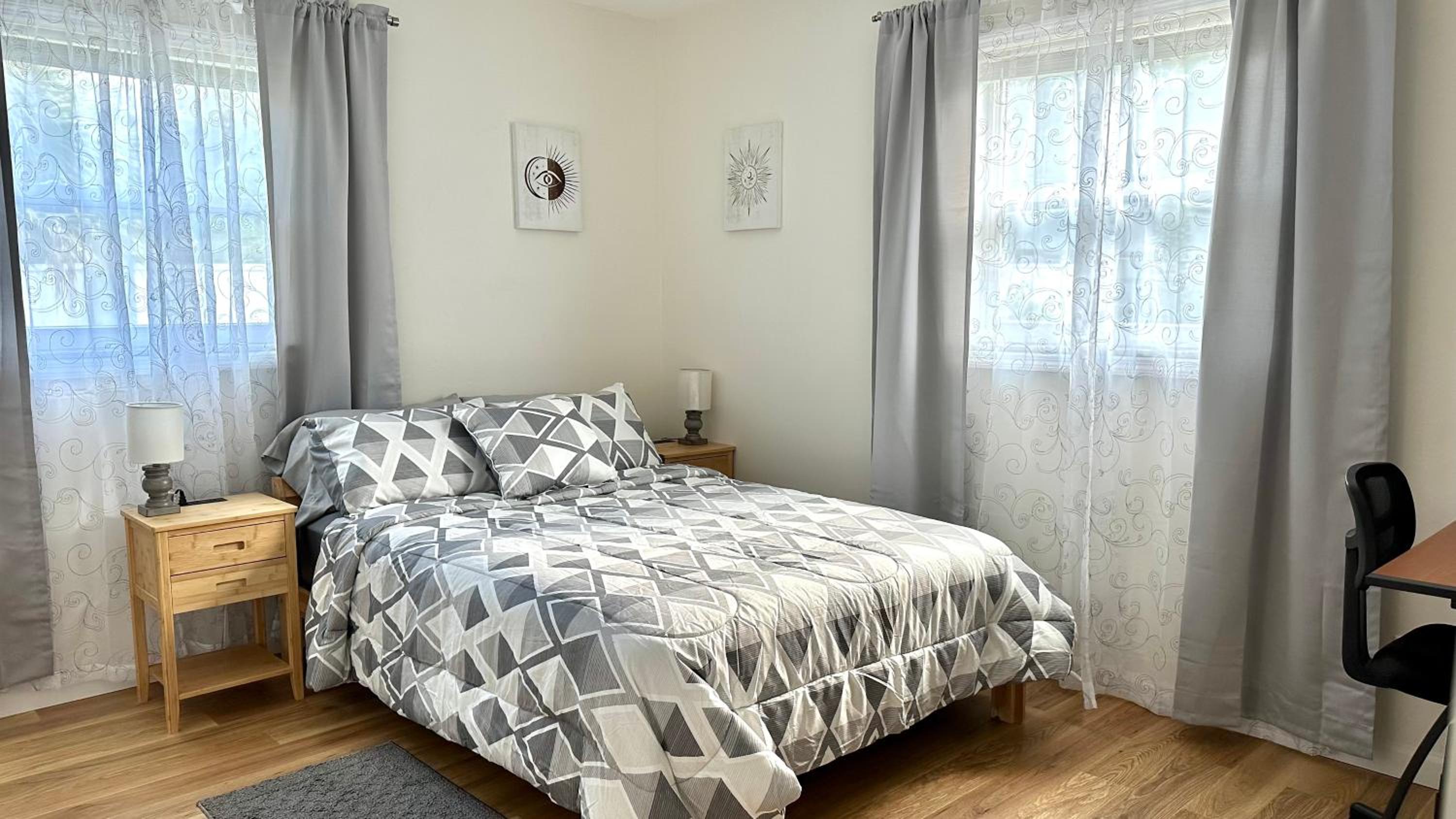 Tampa Bay Area Vacations - Cozy Rooms near Busch Gardens - Property Image 1