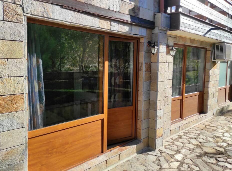 Flat Cedar Lodge 2min walk to gondola