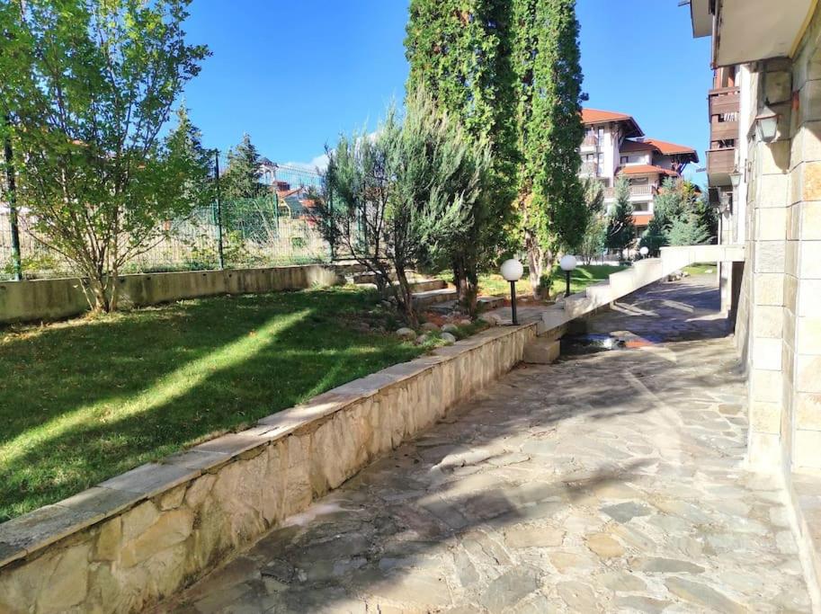 Flat Cedar Lodge 2min walk to gondola