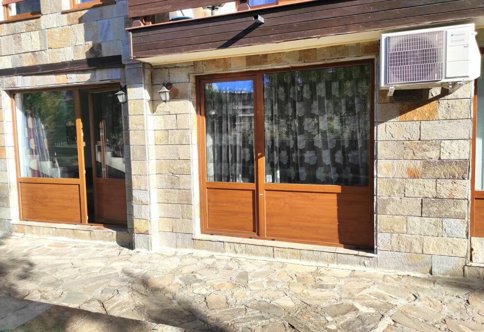 Flat Cedar Lodge 2min walk to gondola