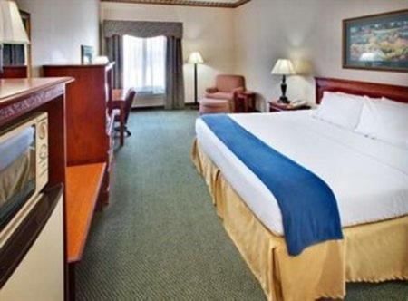 Clinton Vacations - Holiday Inn Express  Suites Clinton, an IHG Hotel - Property Image 1