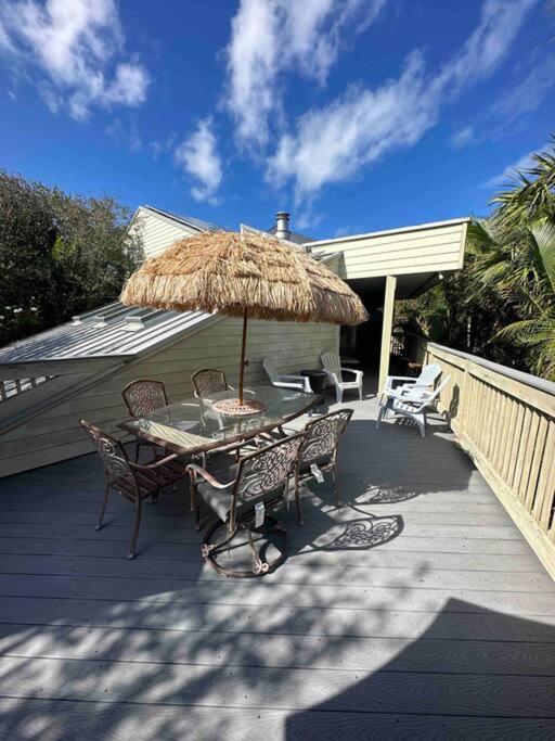 Beach Paradise Getaway - 200ft from Beach! view 4