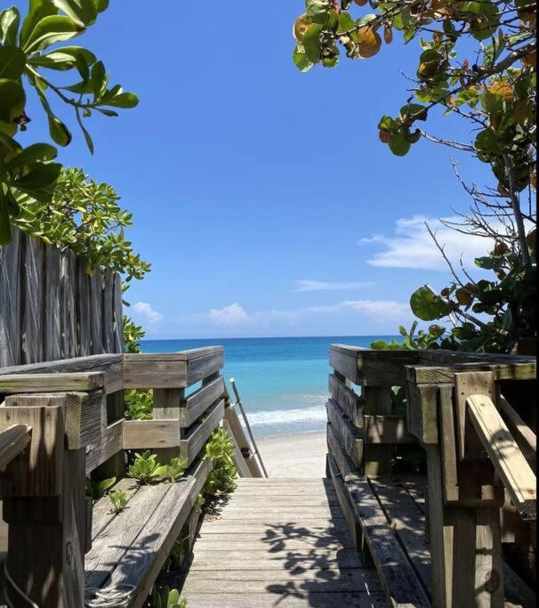 Beach Paradise Getaway - 200ft from Beach! view 5