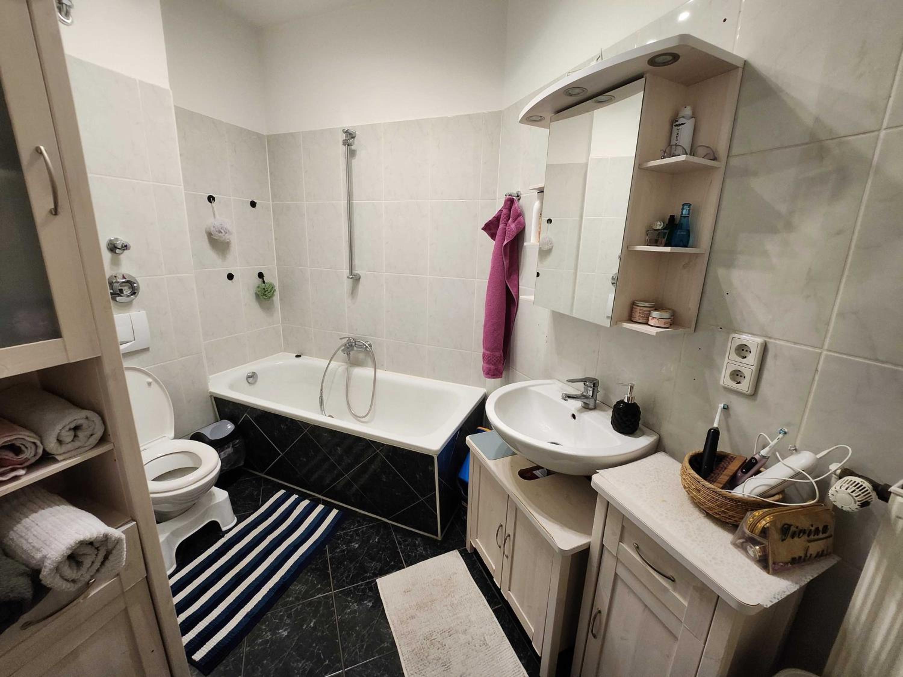One Private room available in a two room apartment in Tegel, Berlin