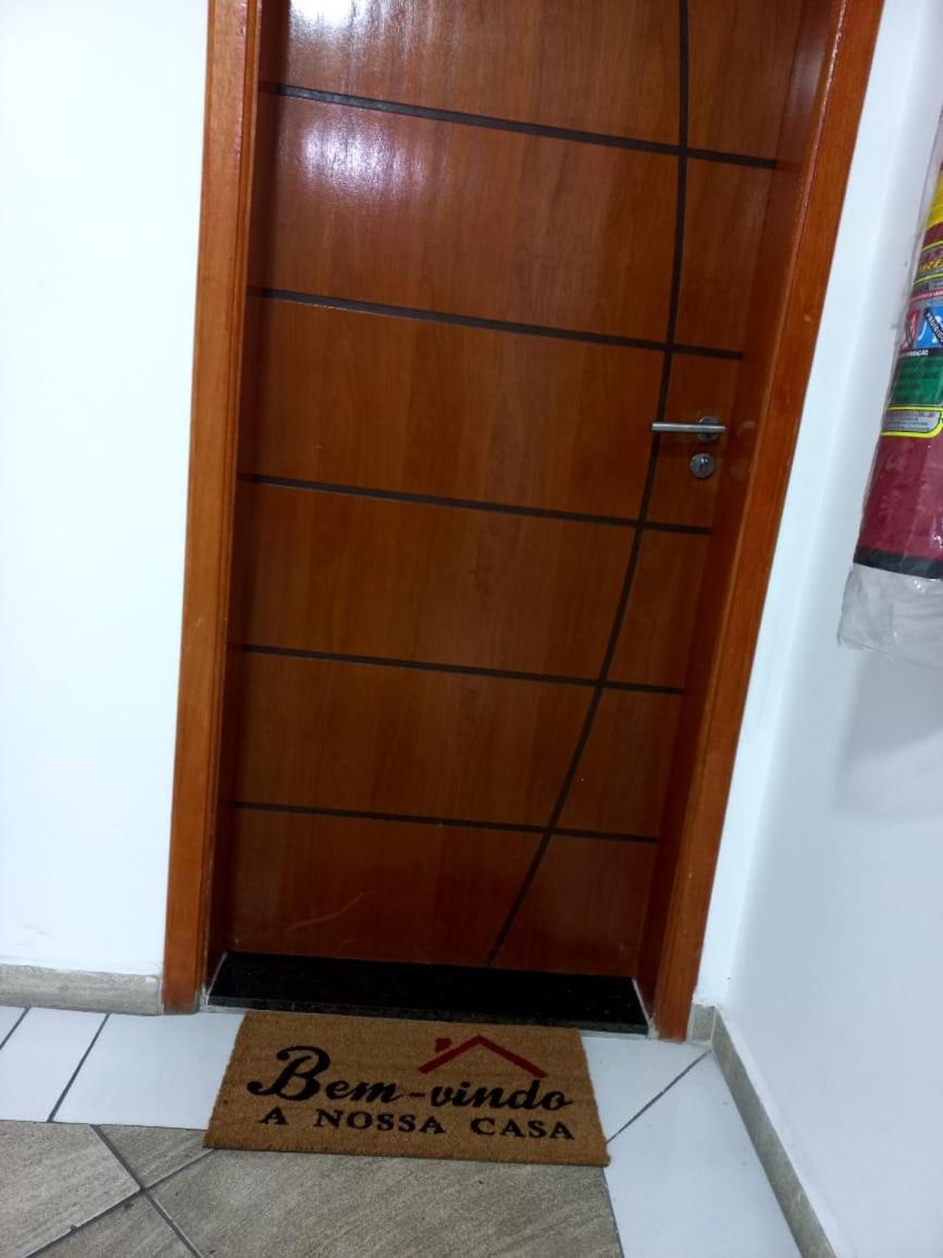 Apto Alto padrão com grande sacada 1 quadra e meia da Praia (Ocian)