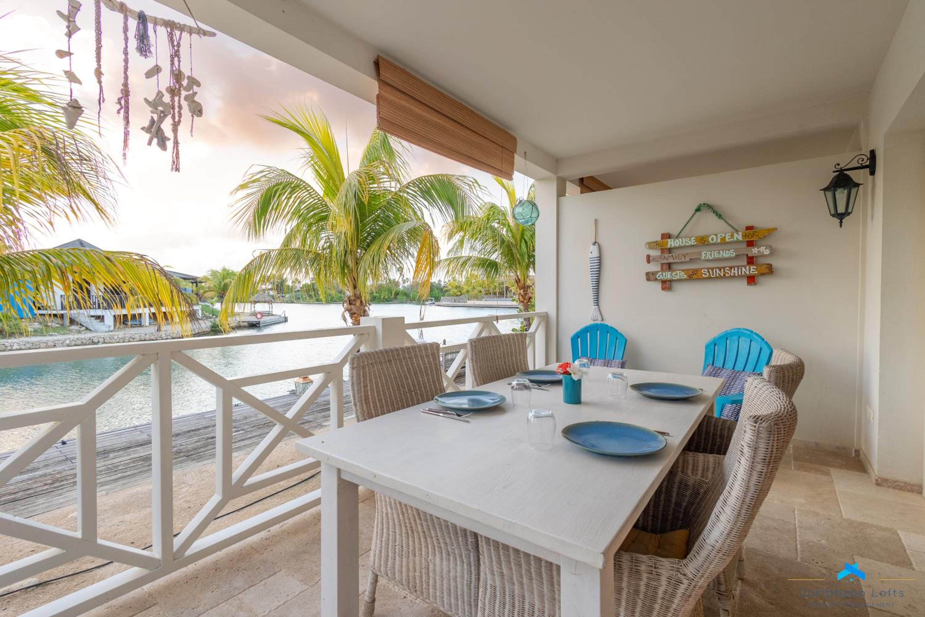 Beautiful condo // water view