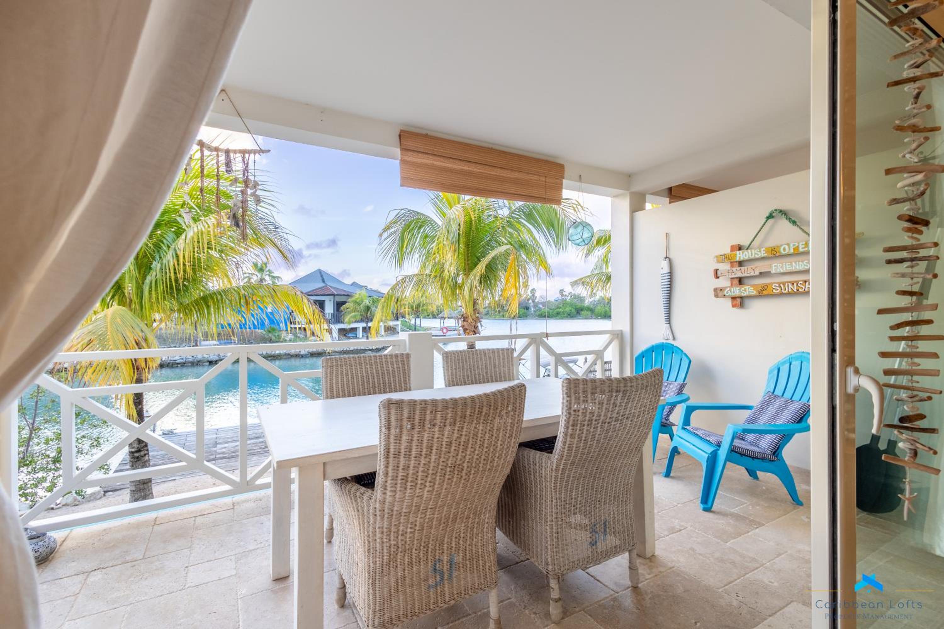 Beautiful condo // water view