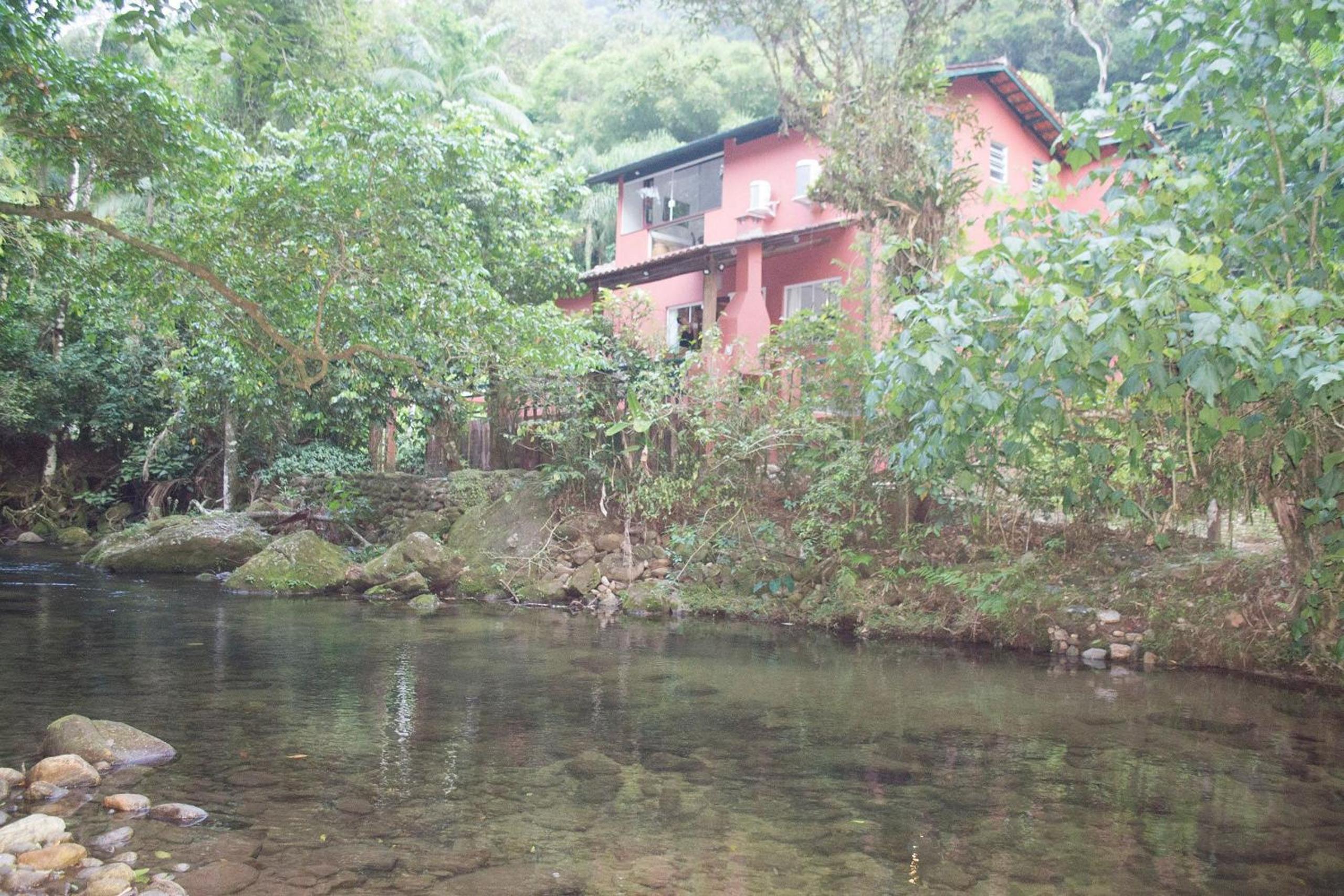 Camburi 5 quartos com piscina natural