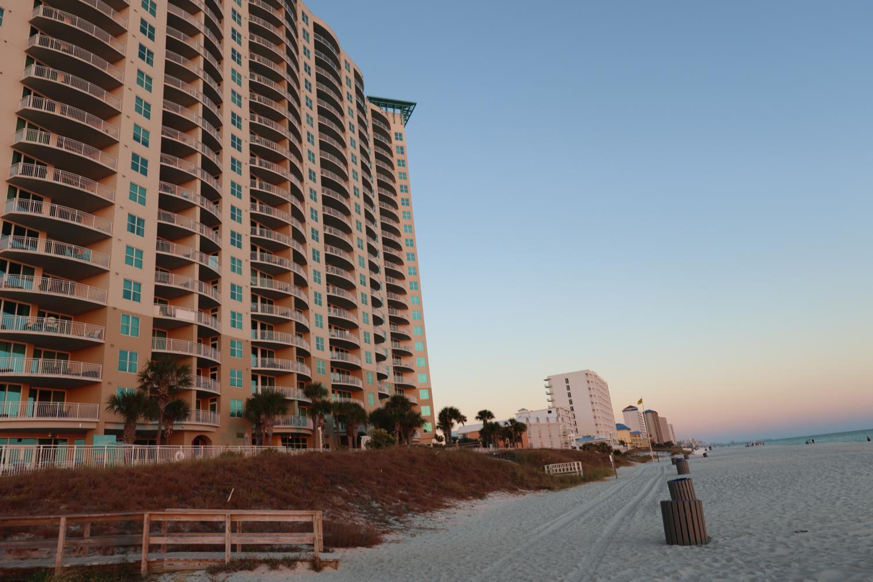 Hotel Aqua 1106 W/bunk Room, Free Beach Chairs, Free Wifi, Beachfront!!!