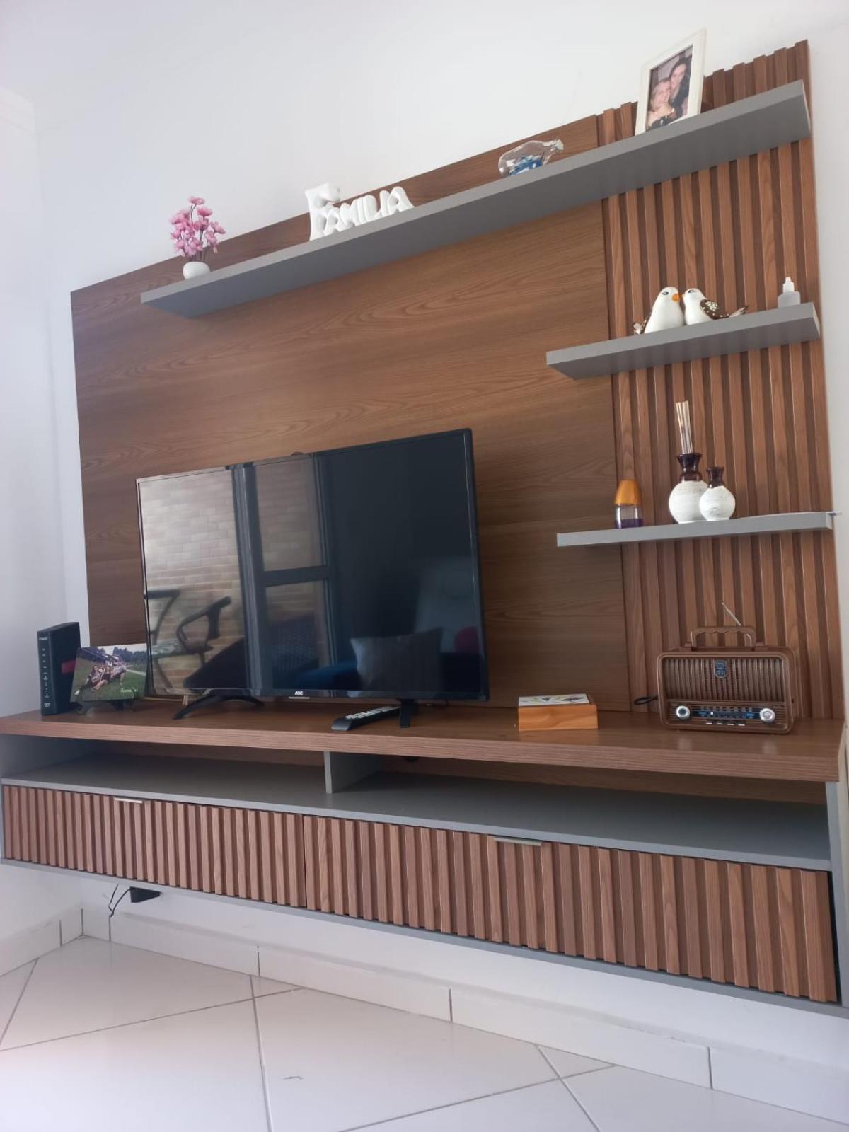 Apto Alto padrão com grande sacada 1 quadra e meia da Praia (Ocian)