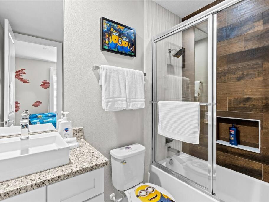 LOCATION!! Modern Luxury Home 2 miles from Disney!