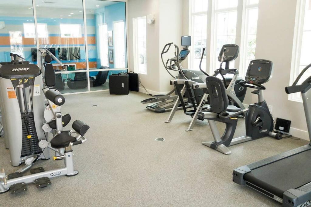 LOCATION!! Modern Luxury Home 2 miles from Disney!
