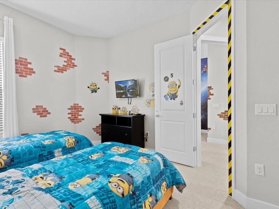 LOCATION!! Modern Luxury Home 2 miles from Disney!