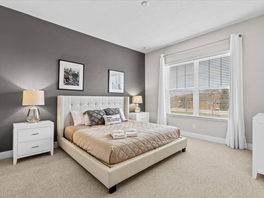 LOCATION!! Modern Luxury Home 2 miles from Disney!