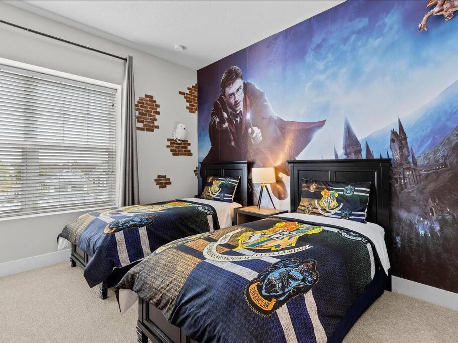 LOCATION!! Modern Luxury Home 2 miles from Disney!