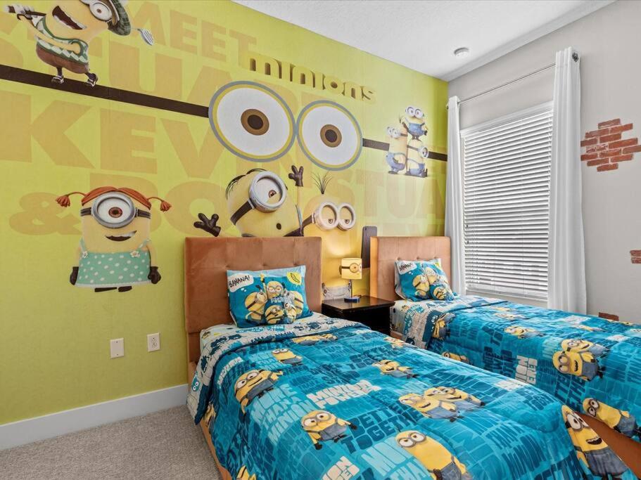 LOCATION!! Modern Luxury Home 2 miles from Disney!
