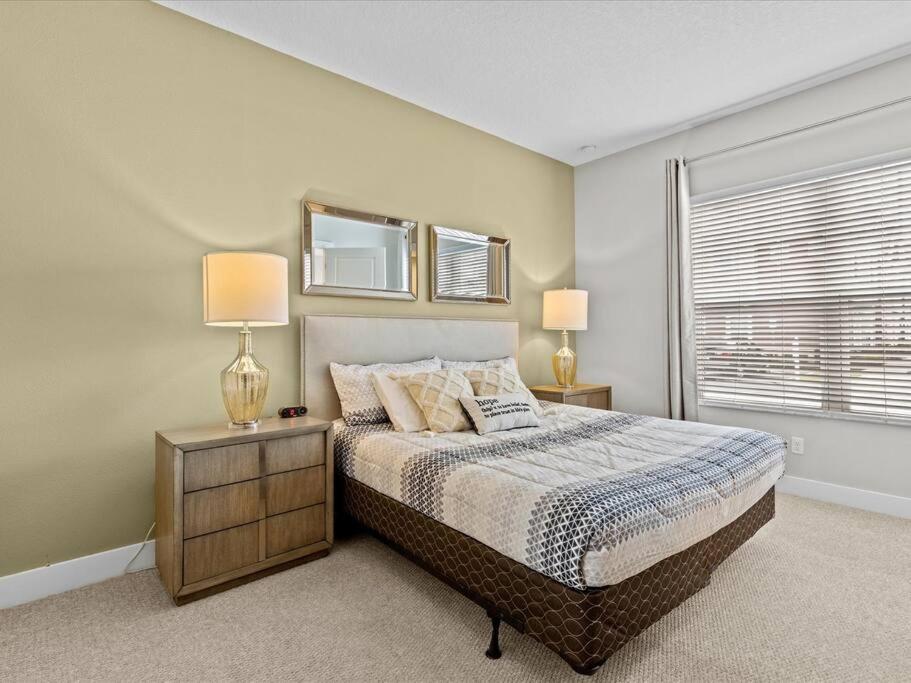 LOCATION!! Modern Luxury Home 2 miles from Disney!