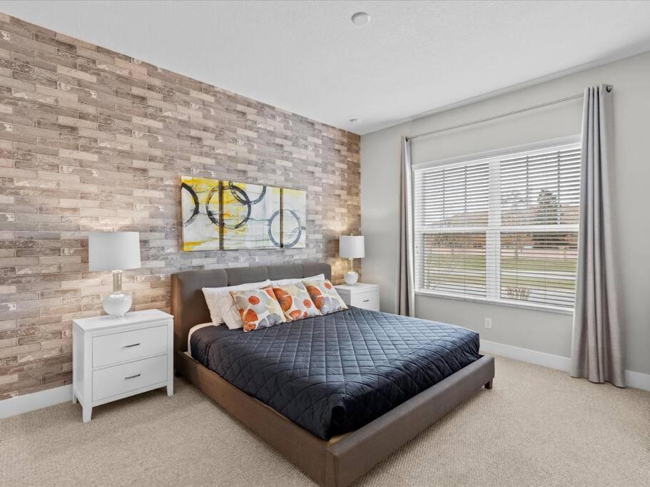 LOCATION!! Modern Luxury Home 2 miles from Disney!