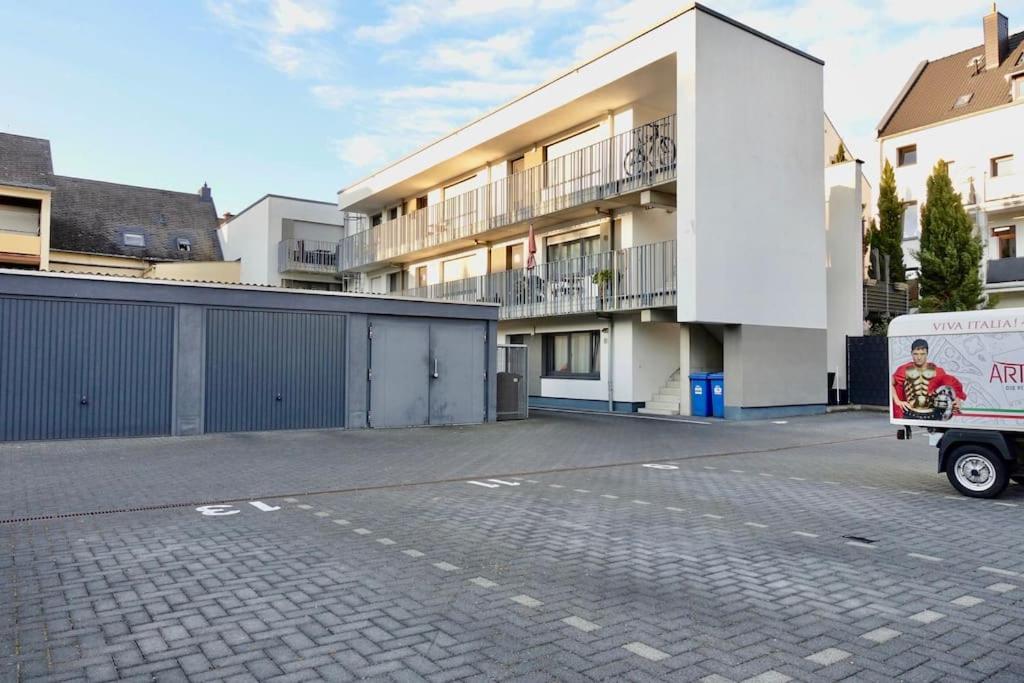 Stylisches Studio Apartment mit Balkon und privatem Stellplatz für bis zu 4 Personen nur wenige Minuten von der Innenstadt & Mosel entfernt