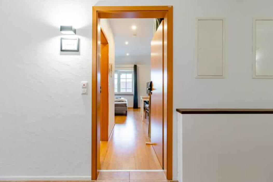 Modernes Doppelzimmer mit Bad & AC in Kehl Goldscheuer - 1A Guesthouse