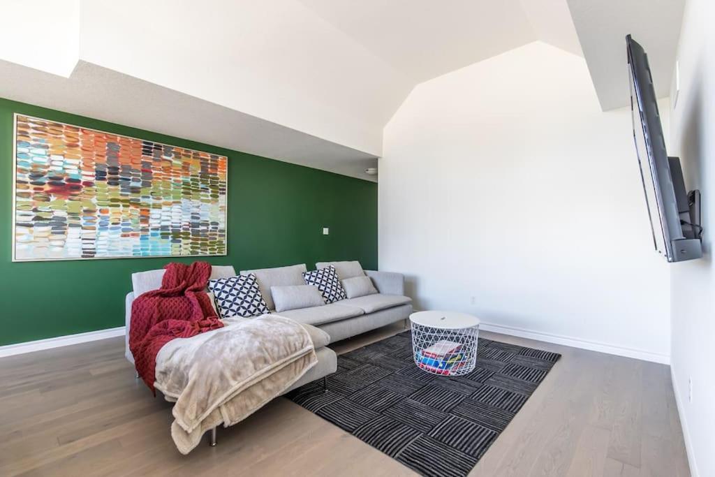 Comfortable Lux, Sleeps 10, PingPong, Movie Room