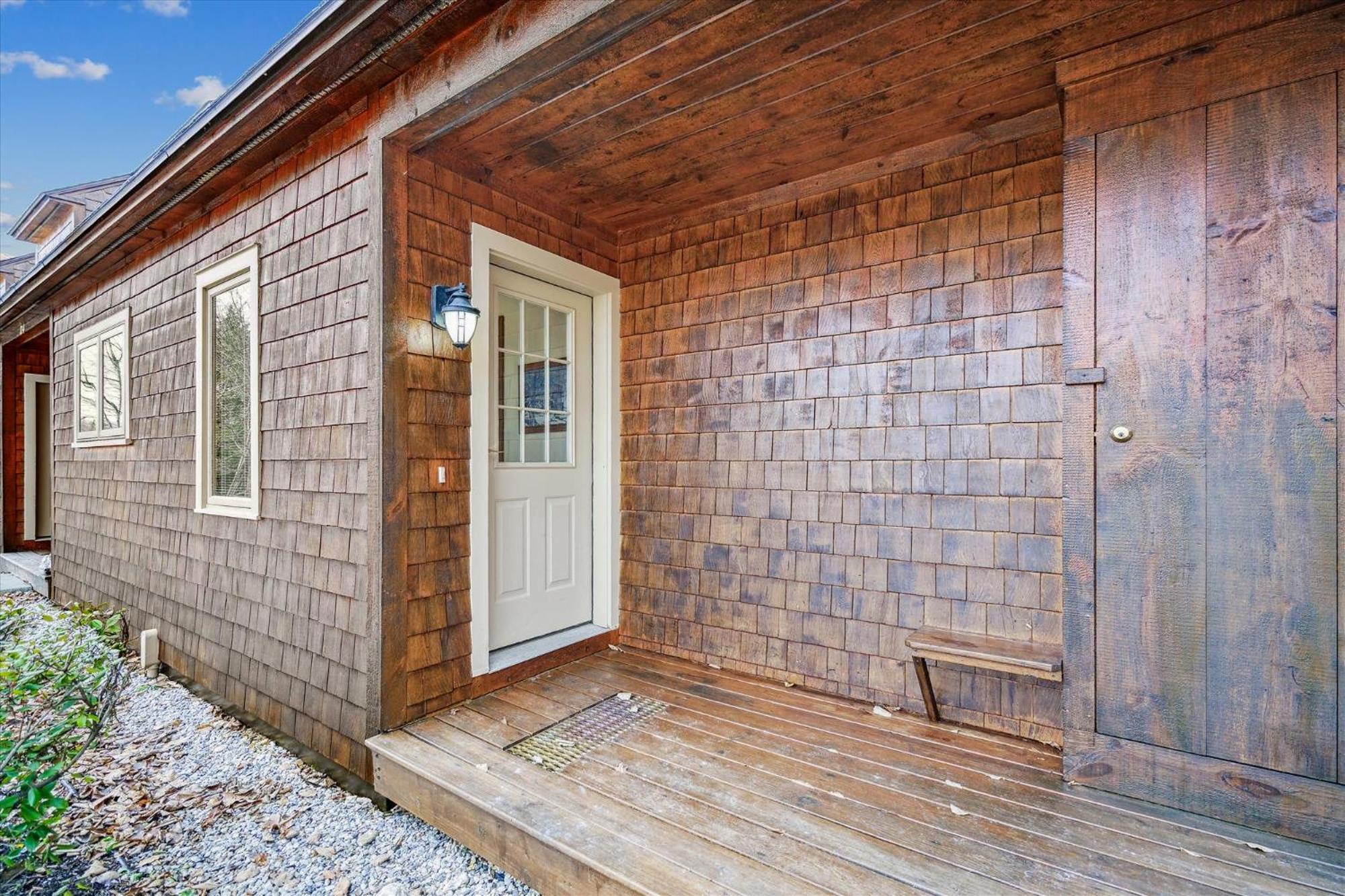 Hotel Secluded and Spacious Glazebrook J5 Townhouse Great for families - Image 1