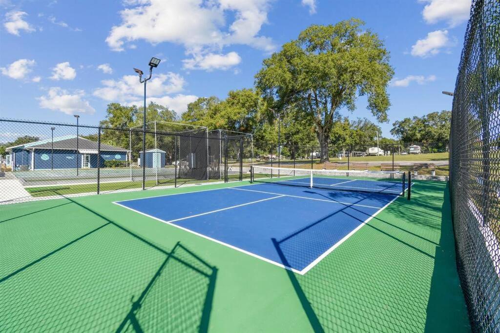 2 Bed Cozy Home, Dade City, Pickle Ball and Pool view 3