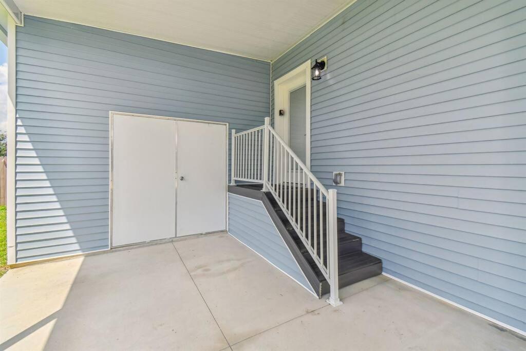 2 Bed Cozy Home, Dade City, Pickle Ball and Pool view 4